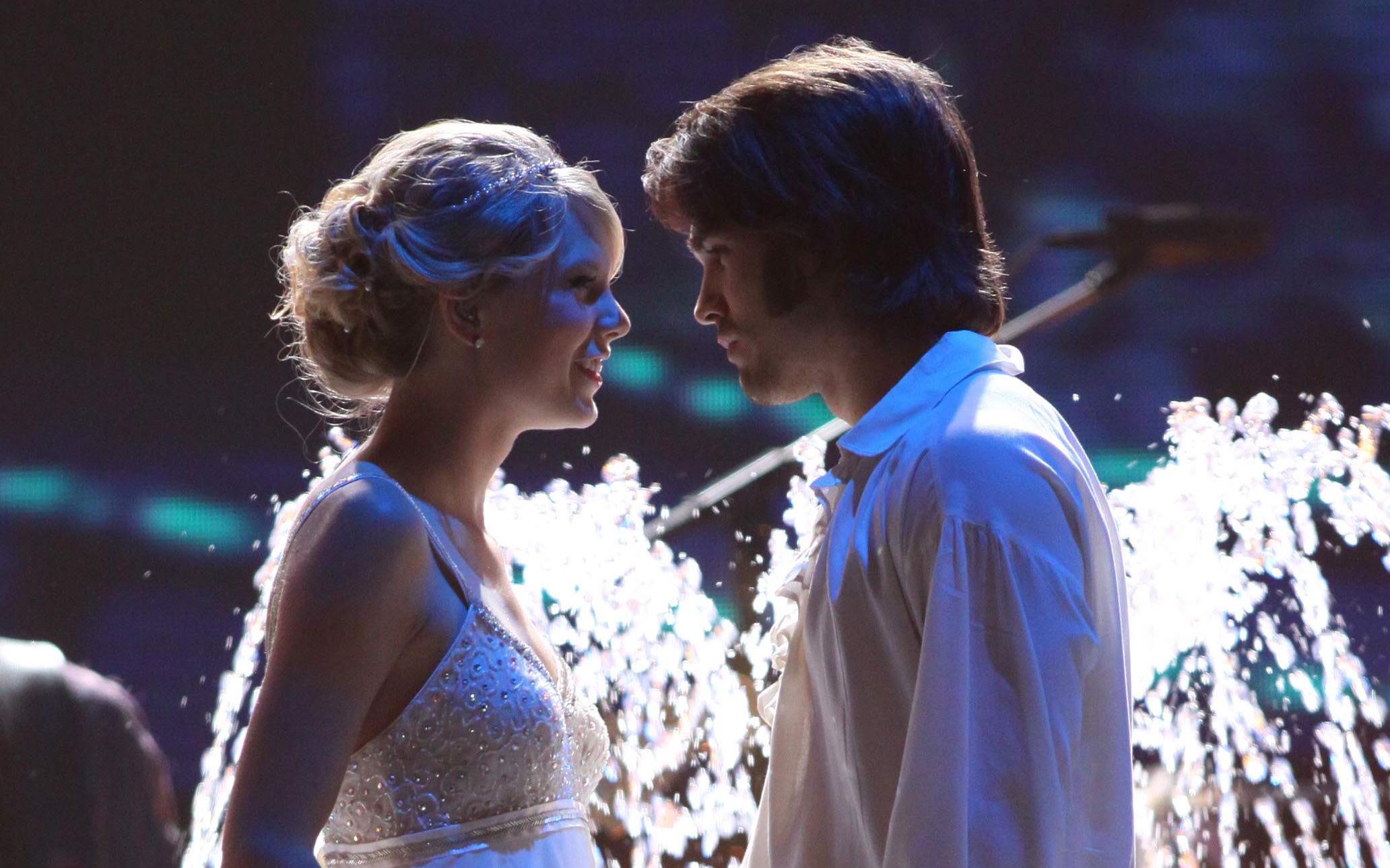 【taylor swift】回顾fearless时期现场"love story" - cma awards