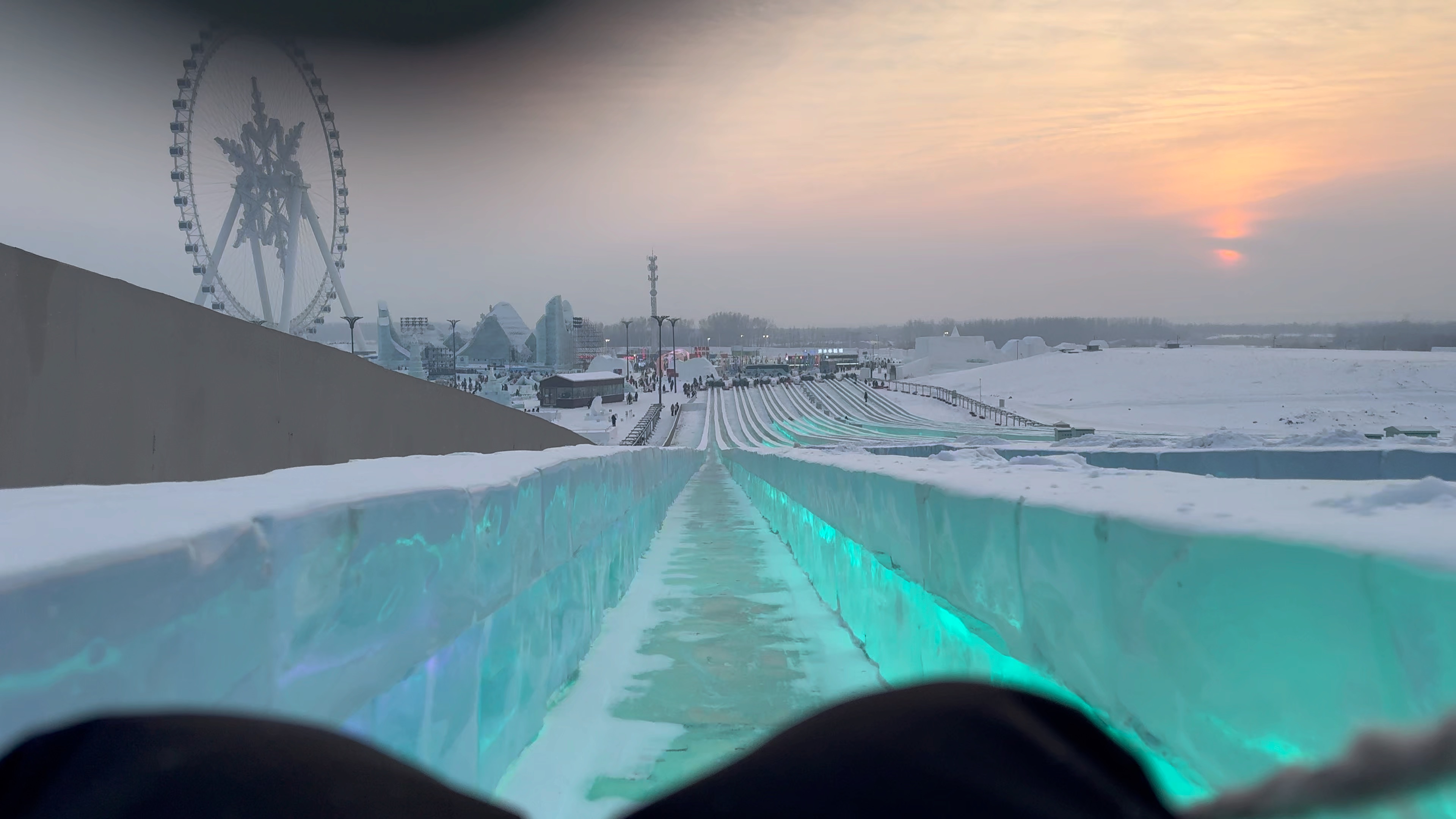 【pov】足不出户体验冰雪大世界大滑梯
