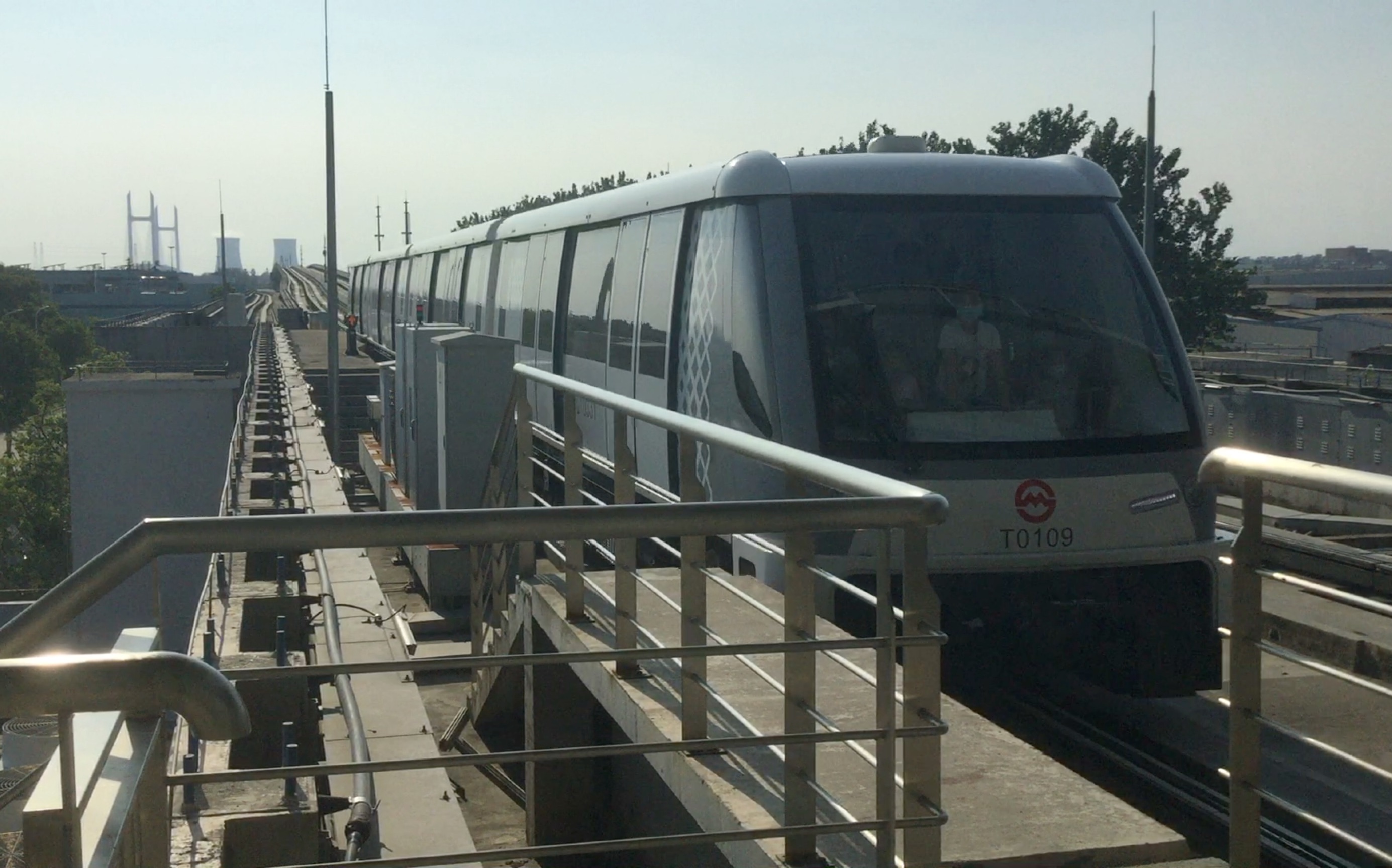 上海地铁浦江线t0109进入三鲁公路站汇臻路方向