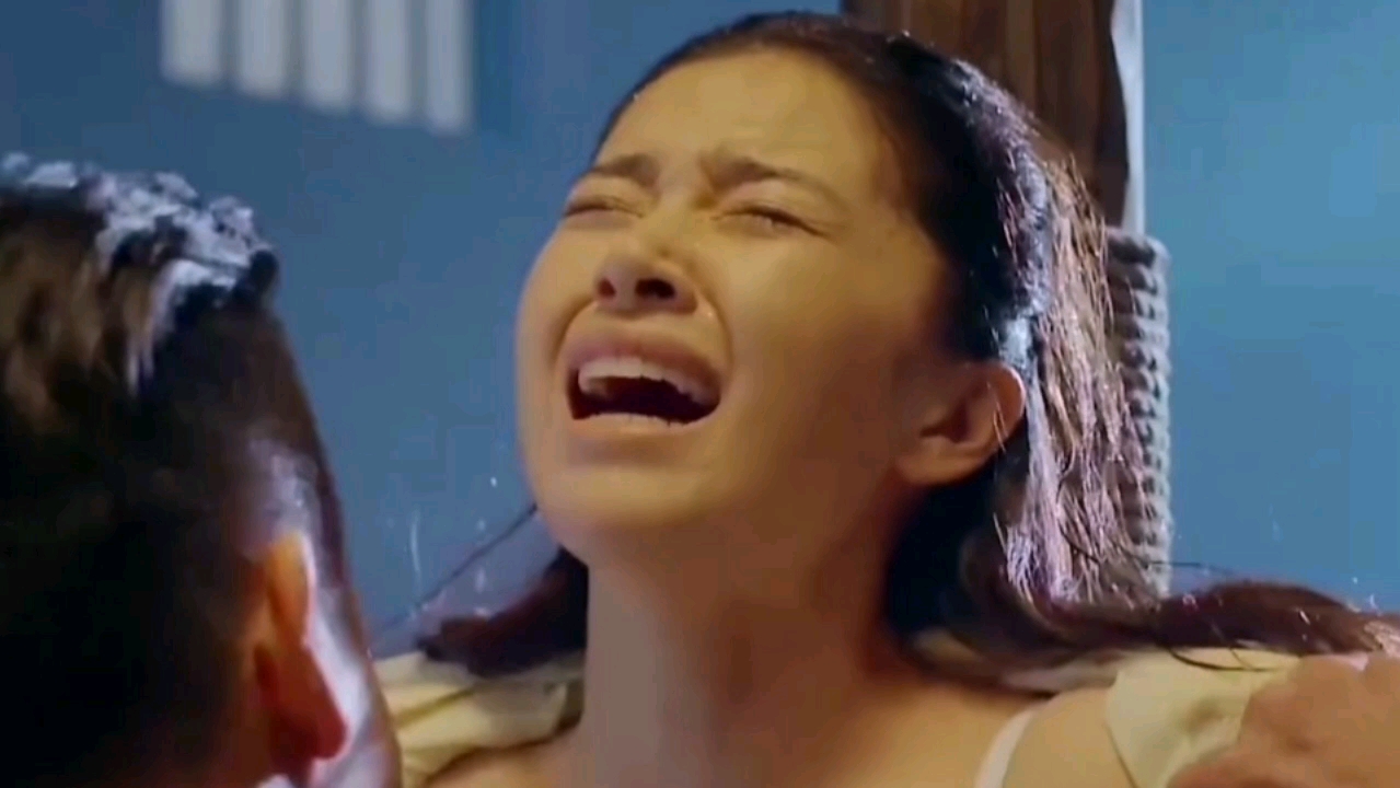 这么漂亮的女人被鬼子当众侮辱了