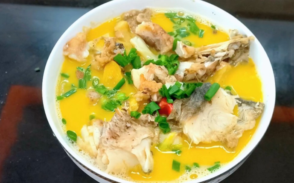 水煮鱼块的家常做法,鱼肉鲜嫩,汤白似奶,喝一口就停不下来