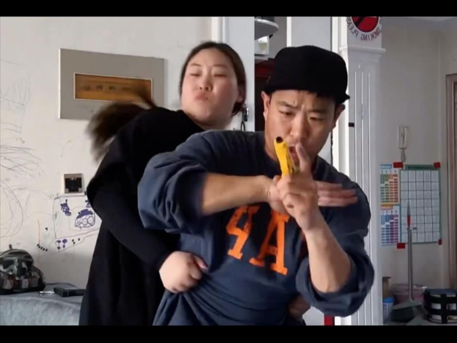 两夫妻切磋武艺