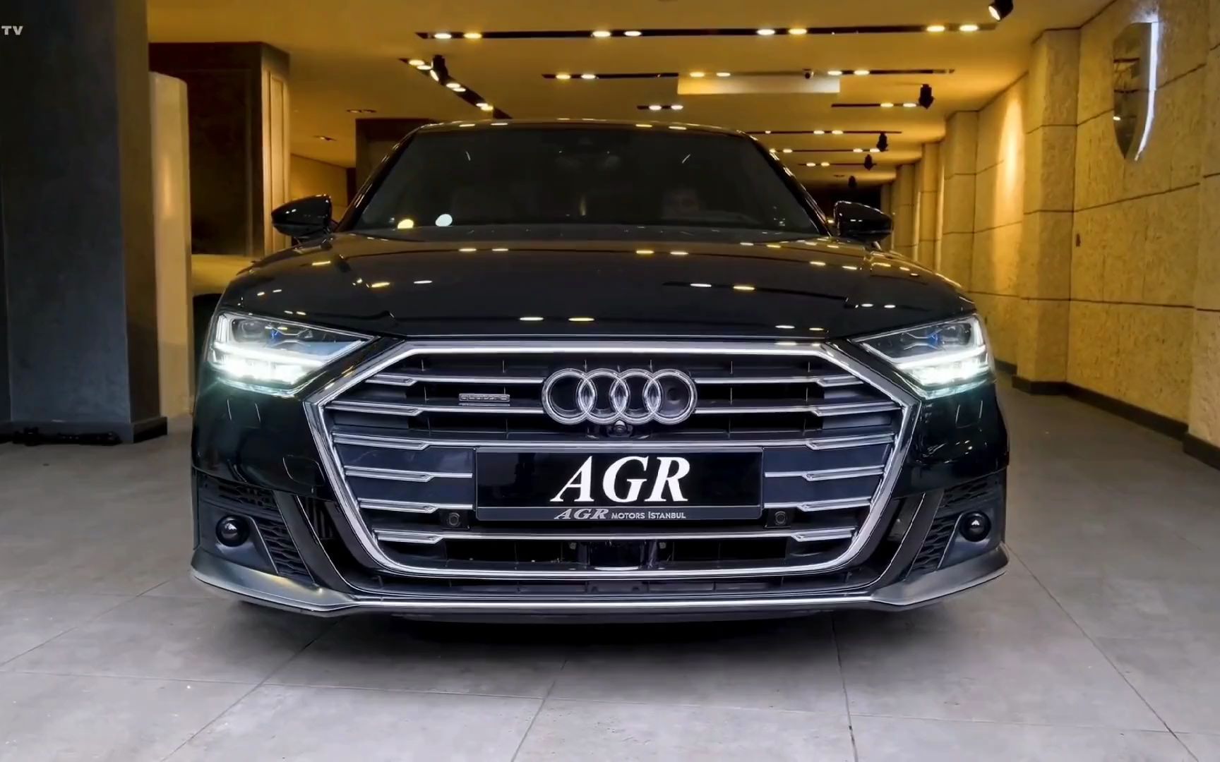 2023款奥迪a8正式登场!大嘴格栅 内饰三连平,气场不输奔驰s级