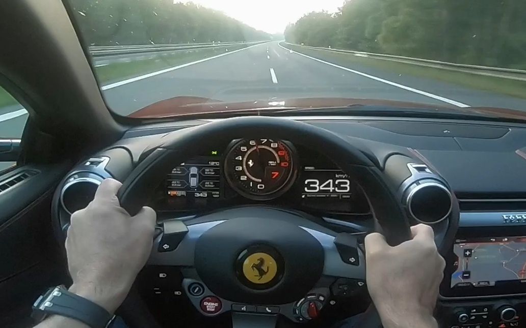 外国老哥 驾驶法拉利 ferrari gtc4lusso v12 高速公路狂飙343公里 每