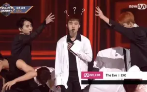 Download Video: 【EXO】手举过头顶就切歌？没点进来之前没觉得那么搞笑！