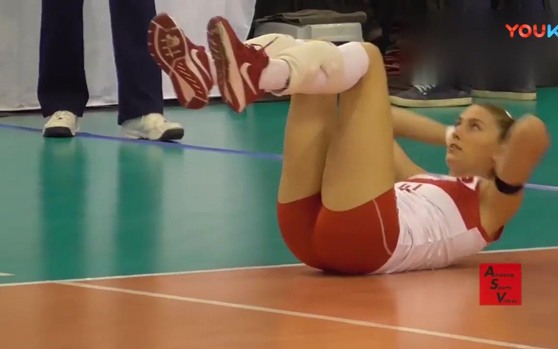 来看看国外女排热身, 这把观众都给热起来了_哔哩哔哩 (゜-゜)つロ