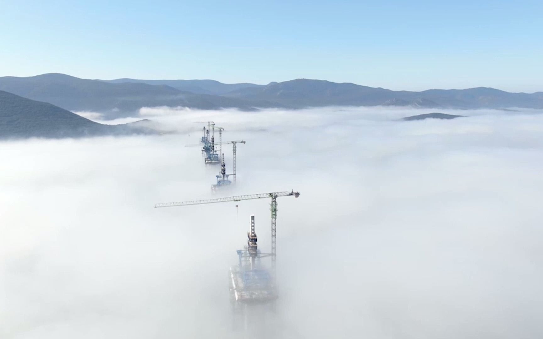 Croatian Pelje塡c Bridge in the clouds中联重科塔机克罗地亚跨海大桥项目哔哩哔哩bilibili