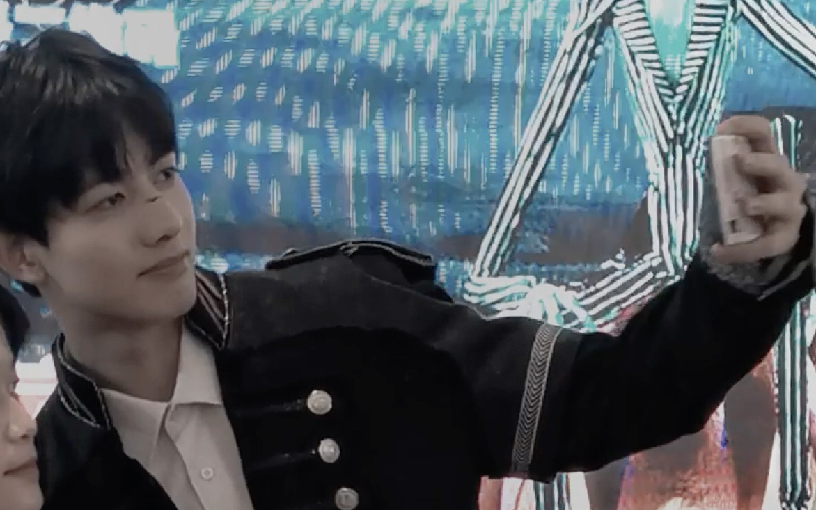 甘望星在秋天和长沙世界之窗最帅鬼屋npc相遇吧