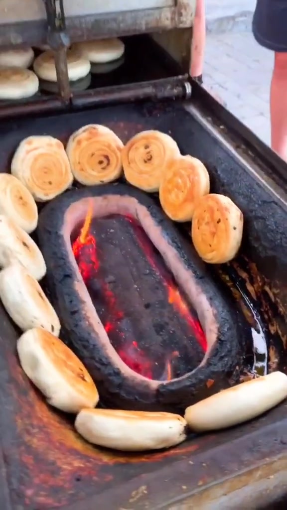 开封大肉火烧相传源于延津火烧,在开封发扬光大.