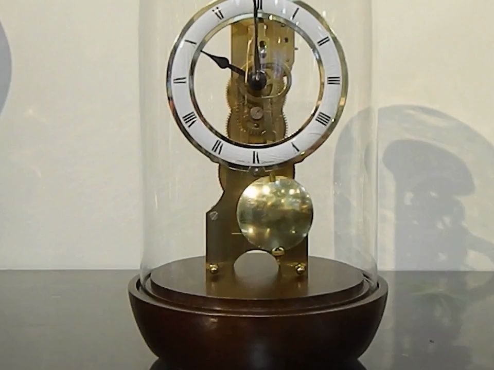 机械骨感的德国赫姆勒座钟 钟心可见