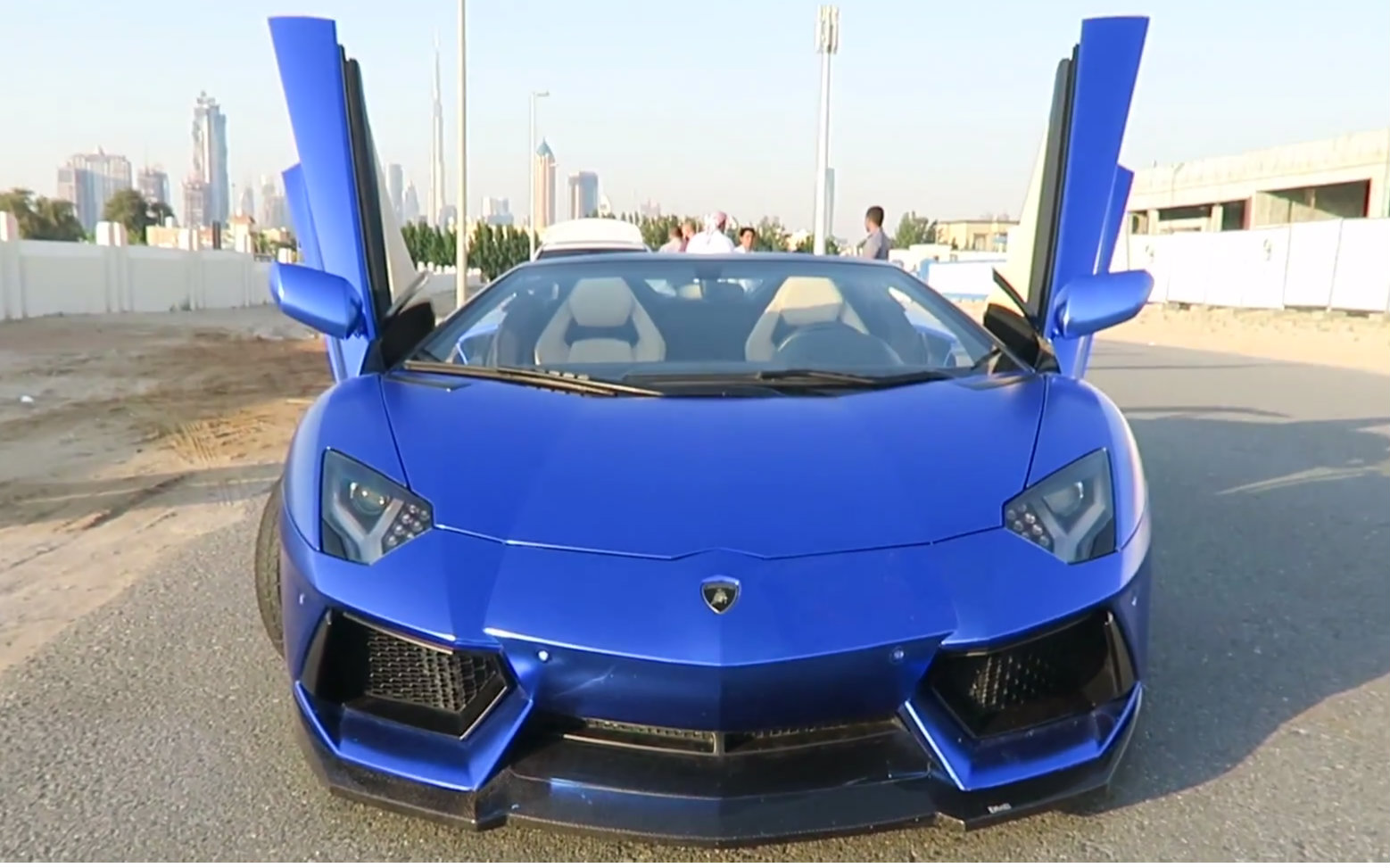 迪拜小伙movlogs兰博基尼aventadordrivingalamborghiniaventad