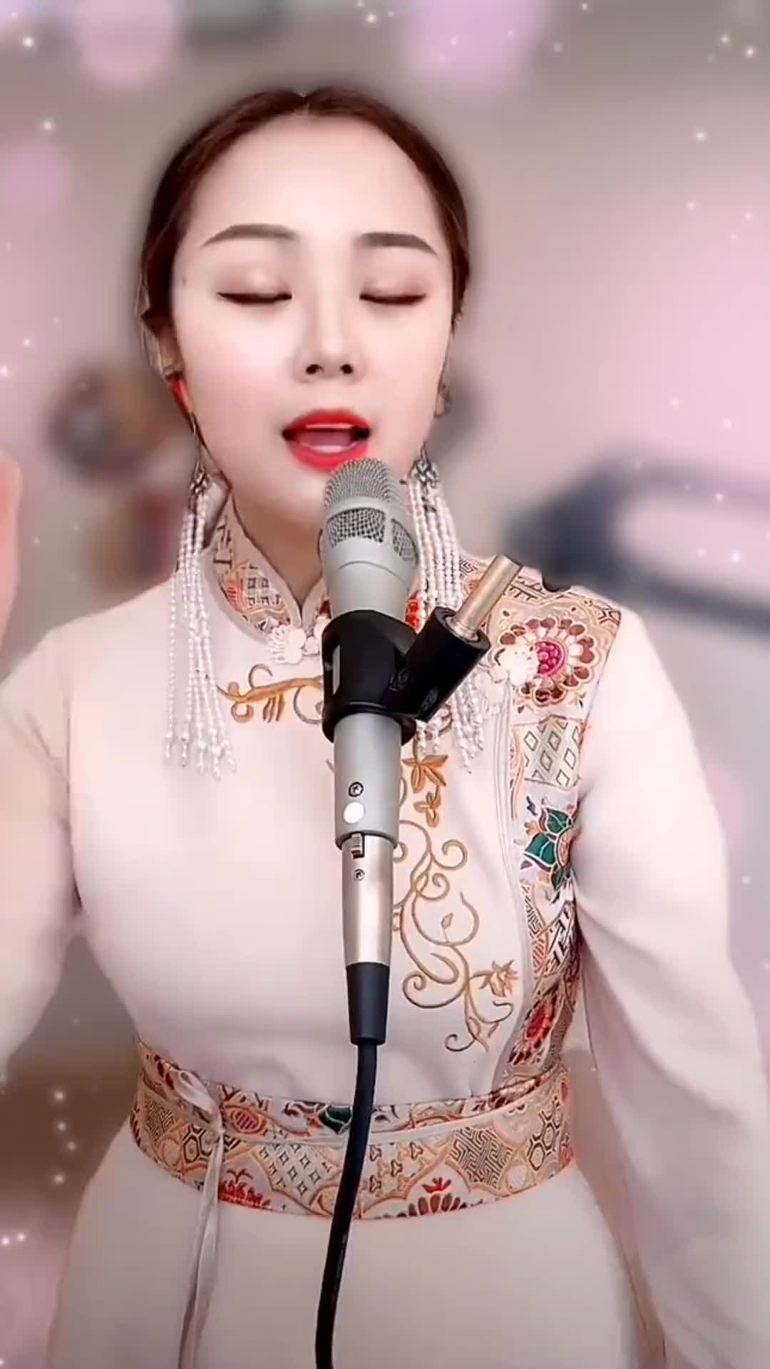 萨日娜心在远方爱音乐爱生活抖音热歌