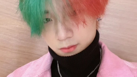 姚琛红绿湿法深v造型打碟蹦迪嗨翻全场