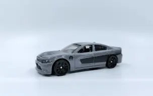 下载视频: 一分钟玩具开盒-风火轮普卡MOPAR主题套道奇战马DODGE CHARGER SRT开盒把玩评测