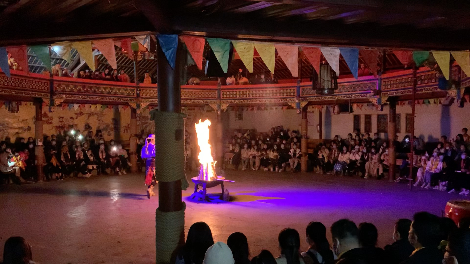 [图]泸沽湖篝火晚会｜感受不同文化的魅力