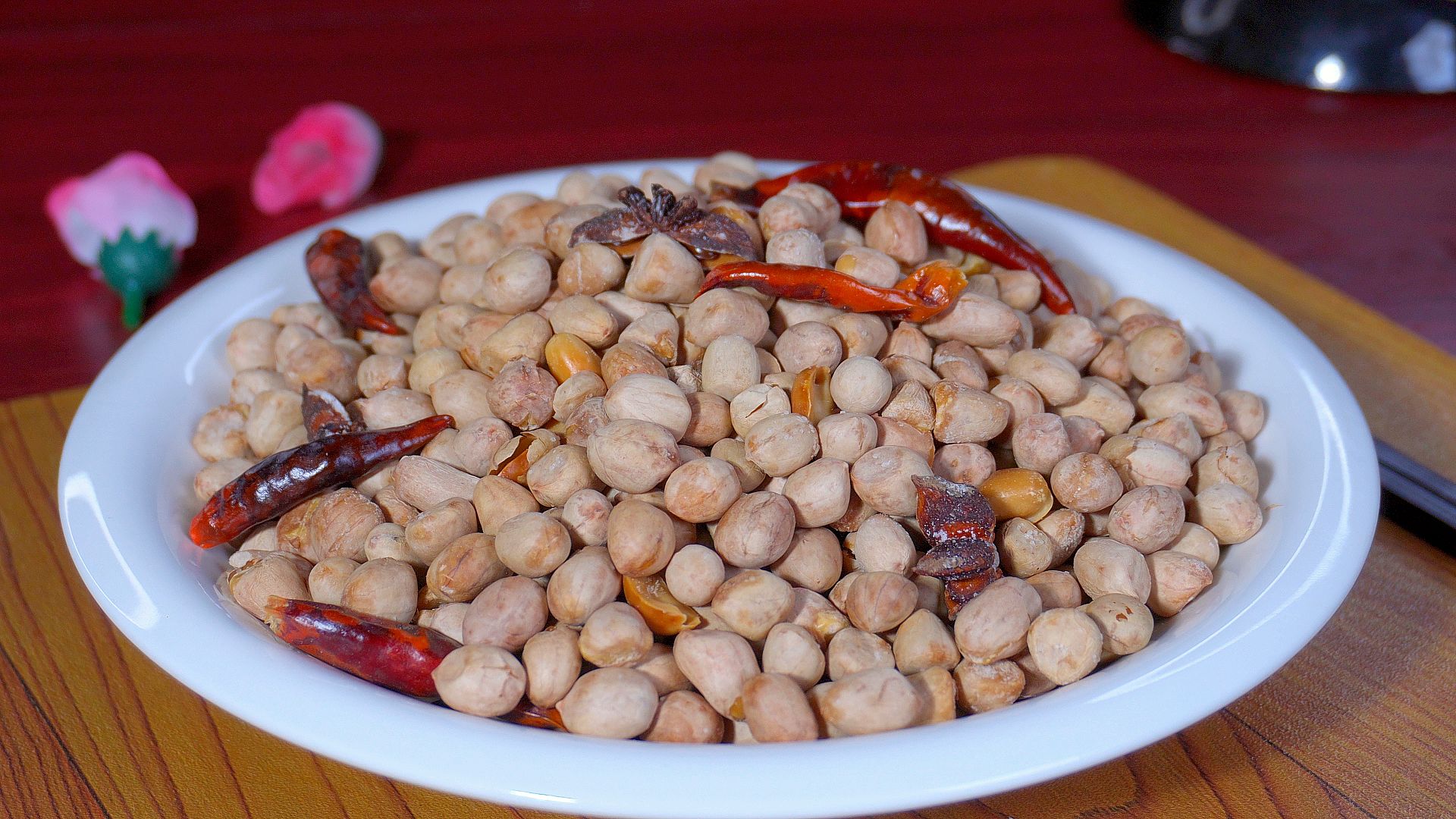 盐焗花生,切记不要直接加盐,炒多做这一步,咸香酥脆特好吃