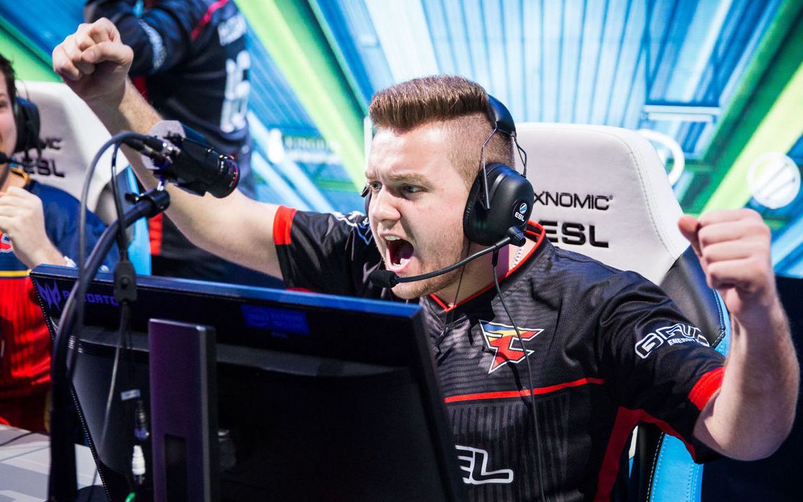 实拍亚洲niko赛前热身练枪(弹无虚发,精准拉枪)