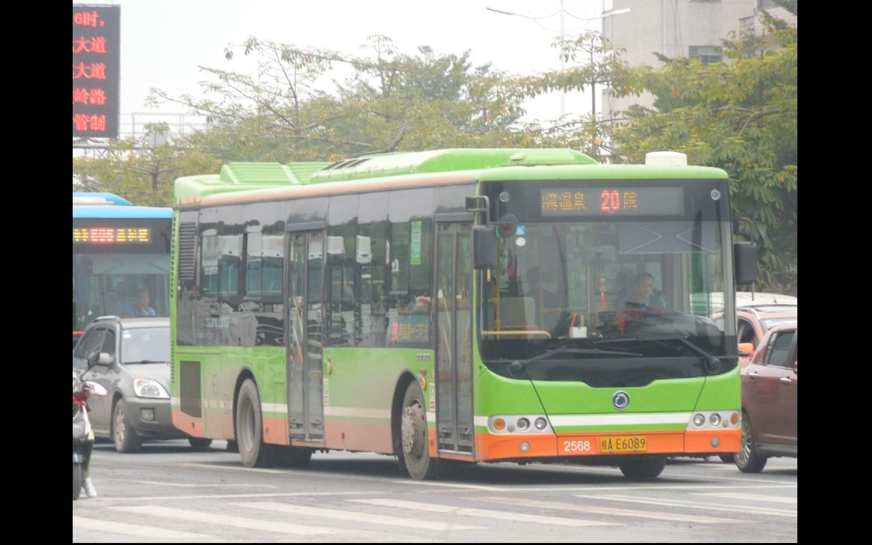 南宁公交20路凯伦报站