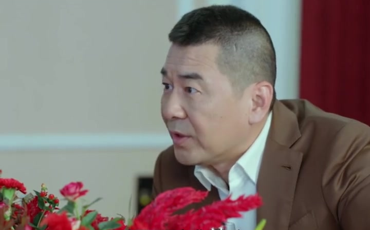 优酷爱我就别想太多老李捧脸吻陈建斌李一桐吻戏爱我就别想太多