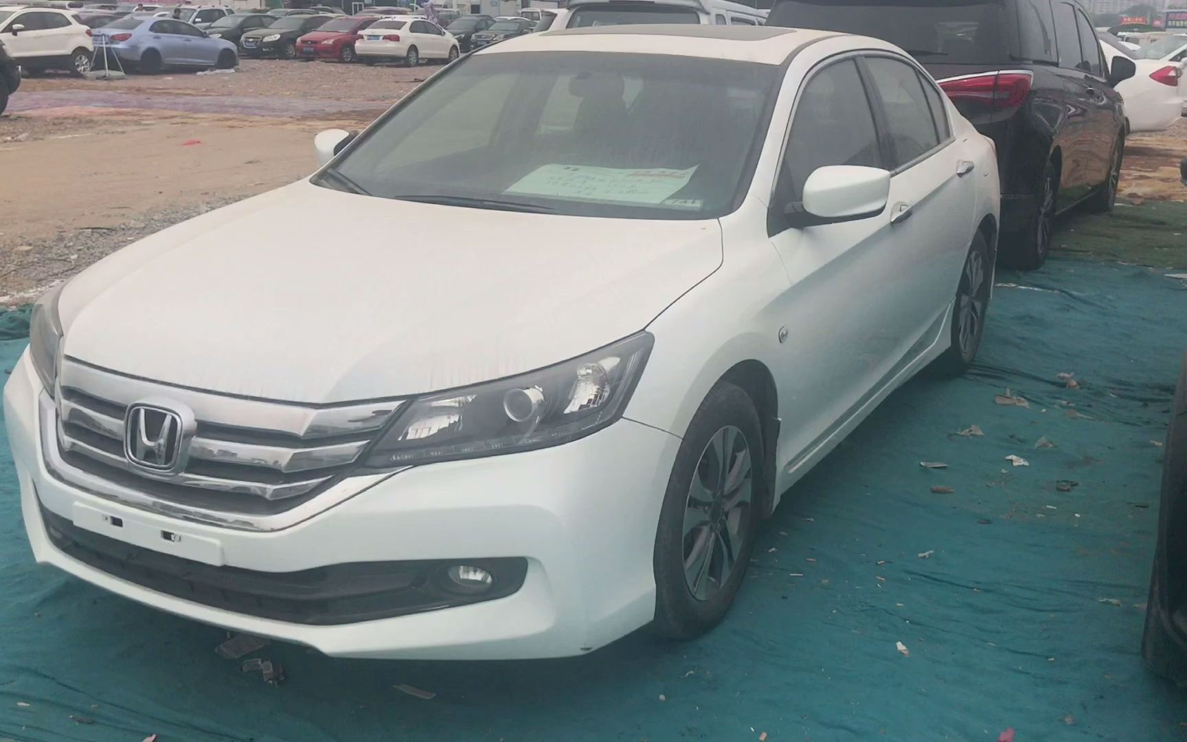 白色的九代本田雅阁真少见5万公里原版原漆算精品车了吧真帅