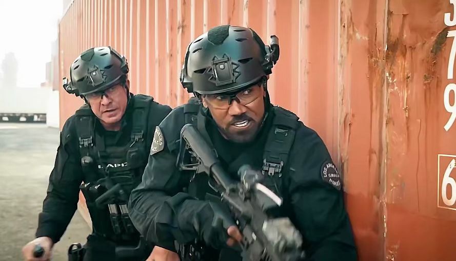 美国乱不乱,反恐特警说了算