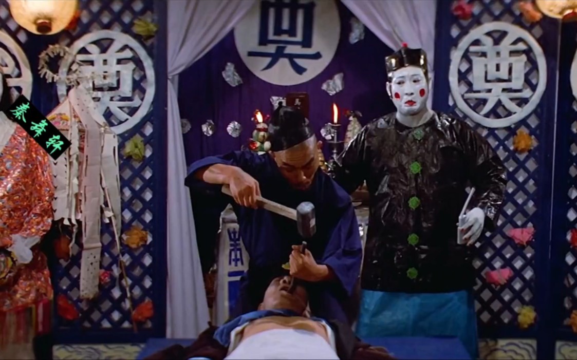 每次看到洪金宝假扮纸人的时候都能笑死我,哈哈
