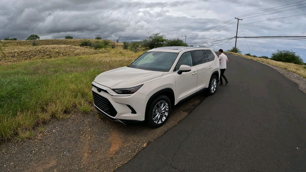 [图]2024 Toyota Grand Highlander – DM First Drive