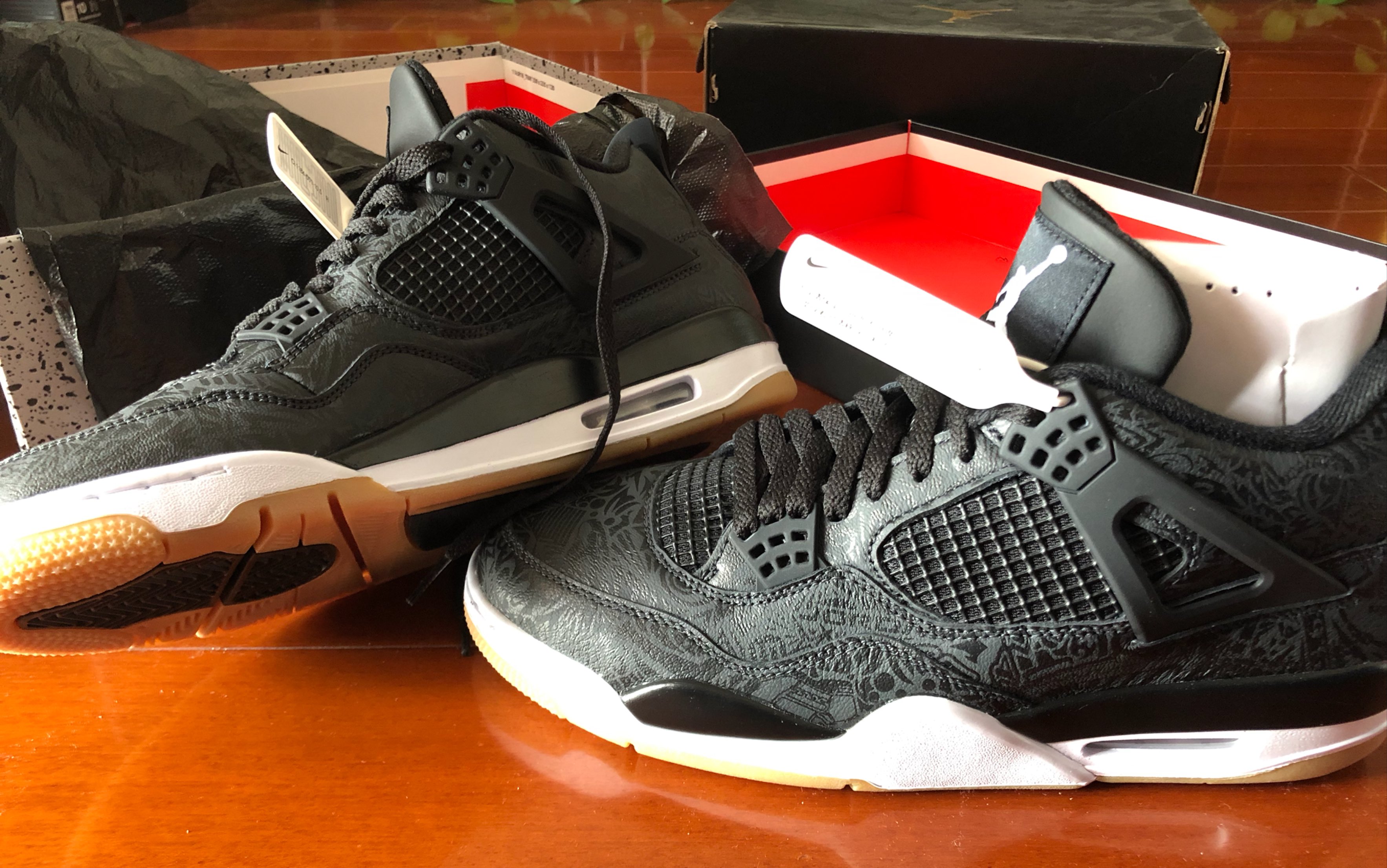 开箱aj4 retor se laser黑镭射30周年纪念款,内含彩蛋!