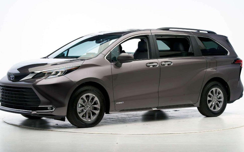 2021款丰田塞纳 iihs 正面25%小重叠碰撞