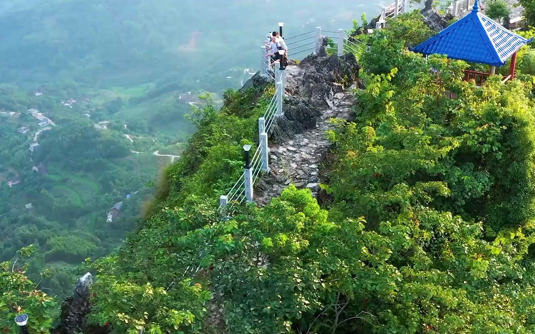 [图]贵州了不起的悬崖村，一半是天堂，一半的地狱，两者就一秒之差