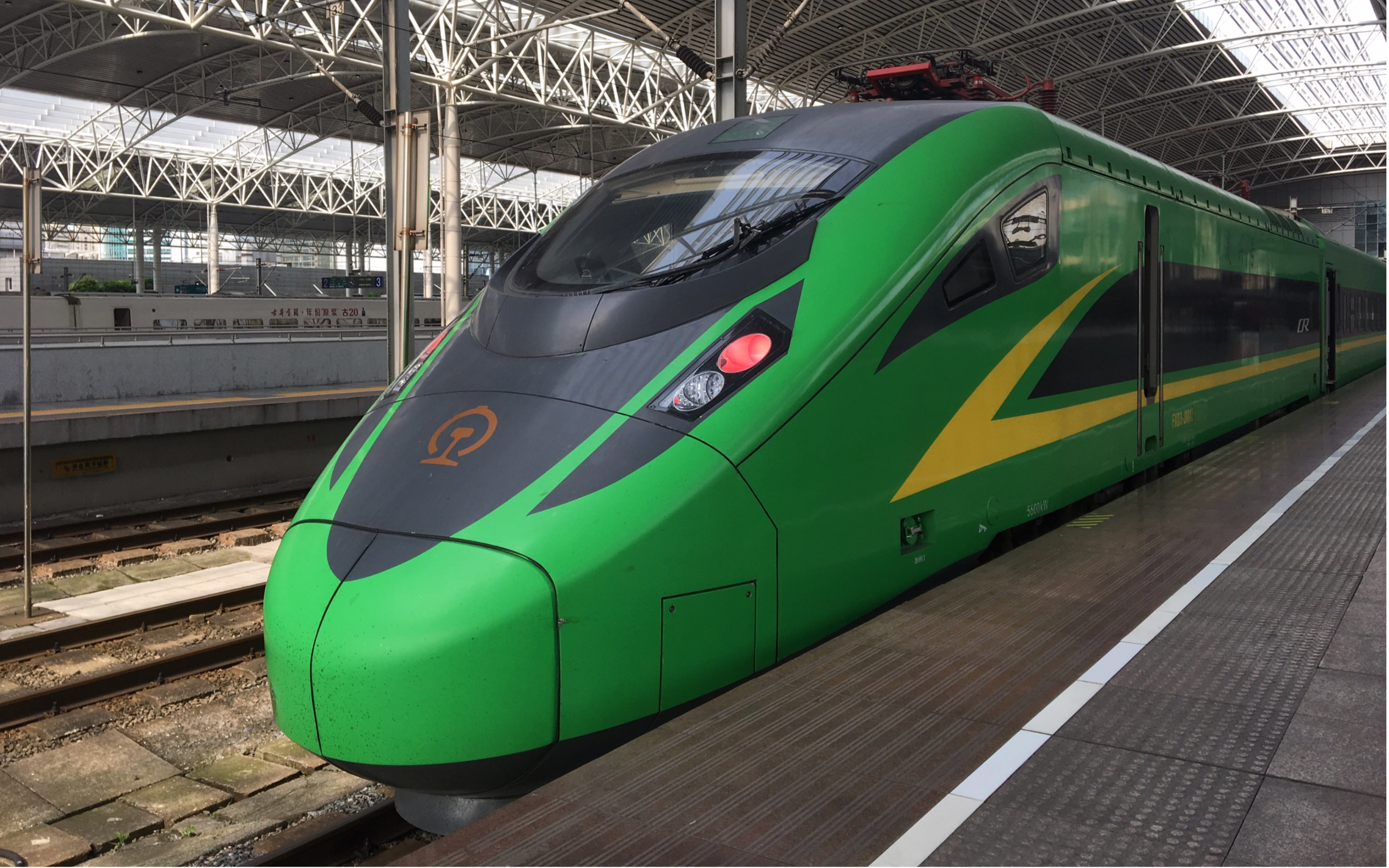 【从垃圾桶看垃圾桶】在南京站从长编cr200j看短编同款