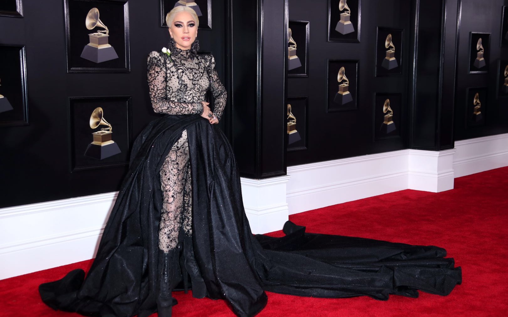 ladygaga2018格莱美走红毯全过程超帅慢镜头