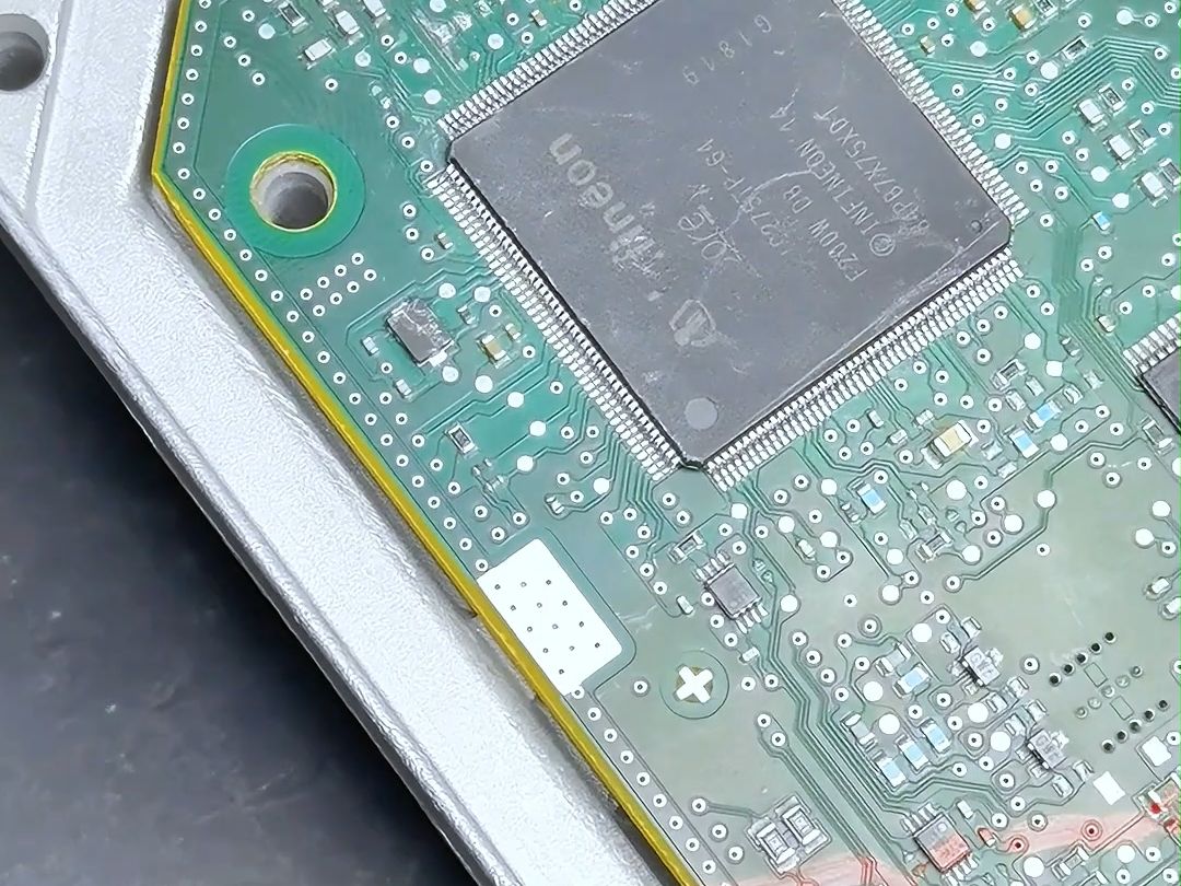 视觉检测当中,通过打光测试检测pcb板表面缺陷