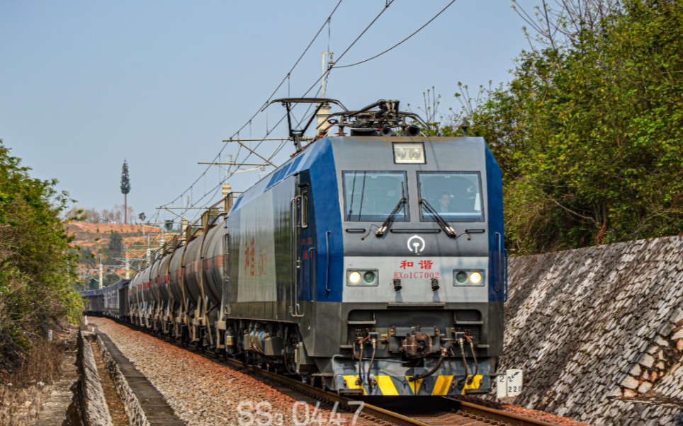 【铁路】南防线14k道口拍和谐号高铁火车头