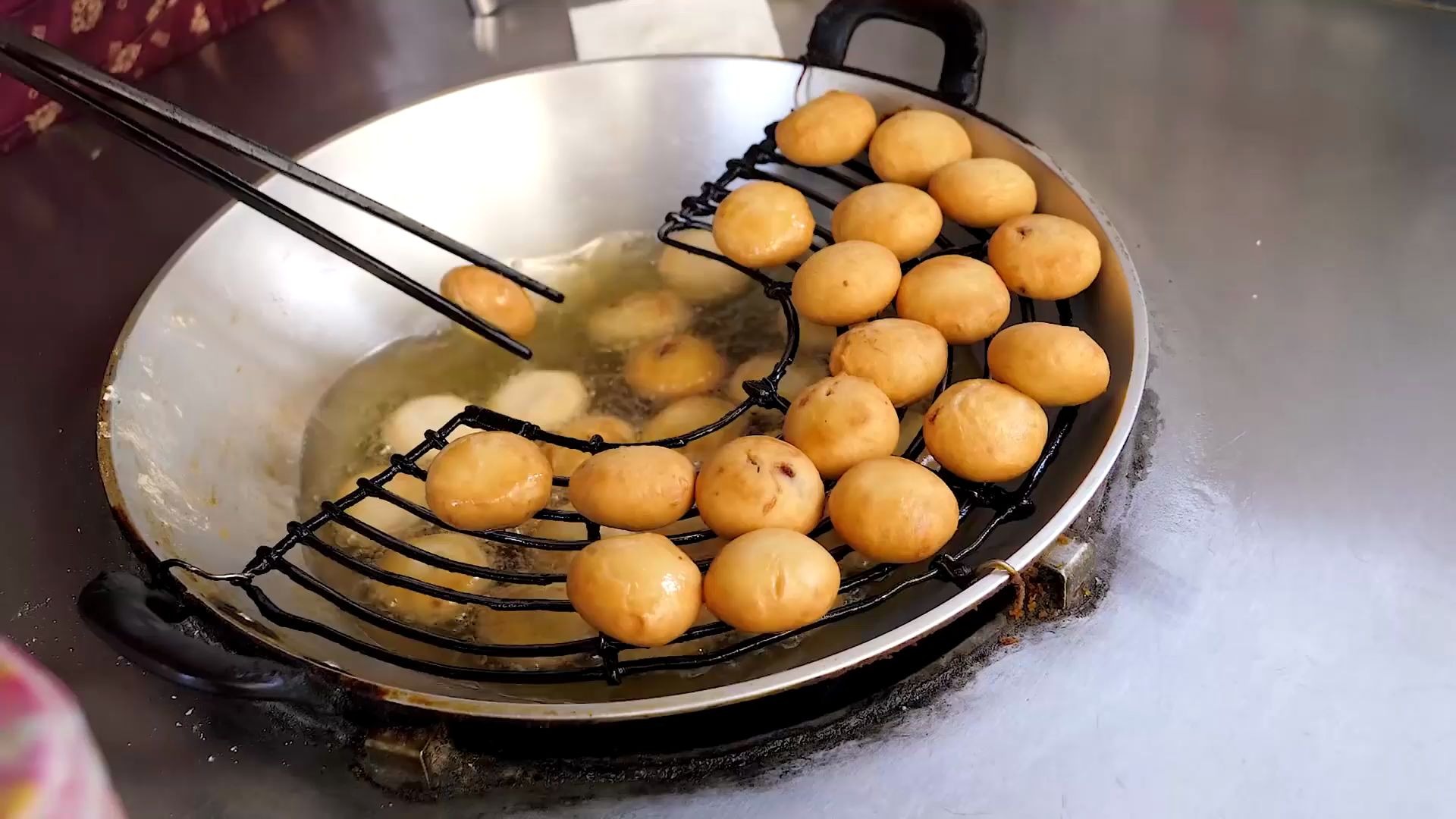 【街头美食】台湾街头70年历史的炸豆包_哔哩哔哩 (゜-゜)つロ 干杯