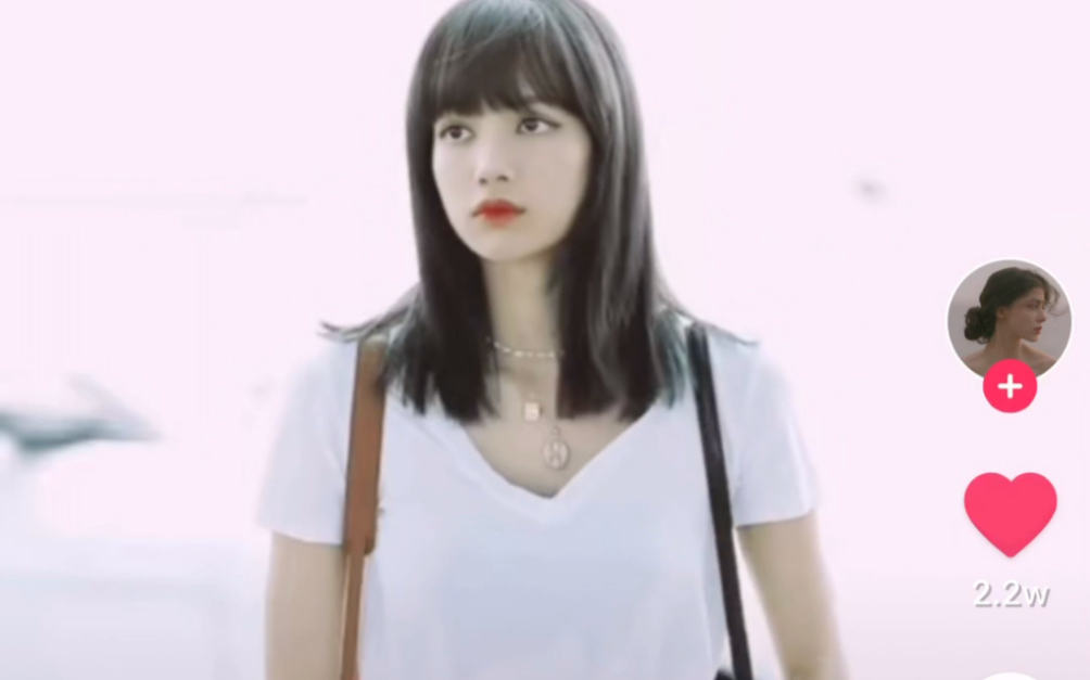 lisablackpink身材从脚到头的镜头移动展示完美的腕线过裆