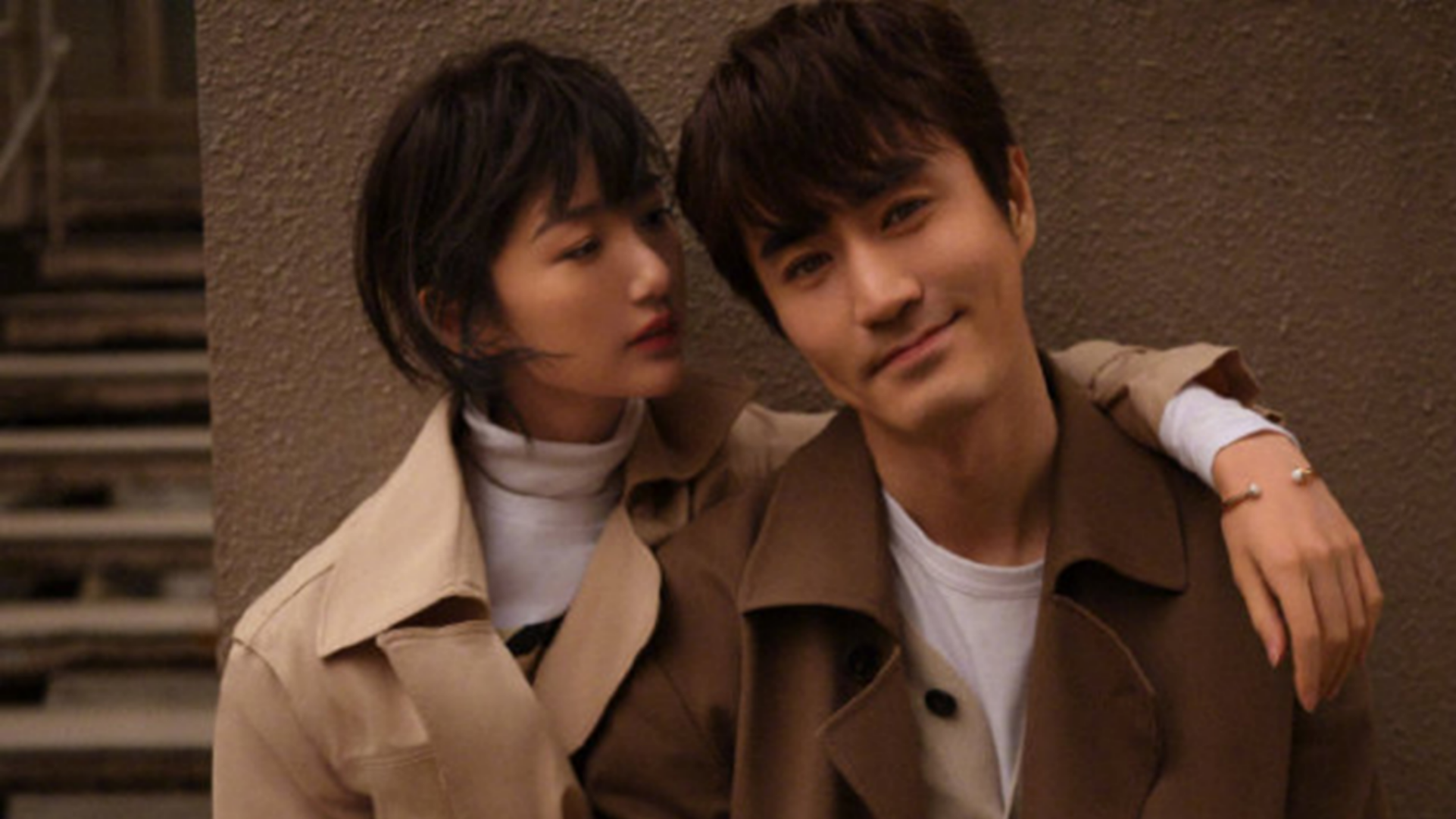 kswl毛晓彤杨玏合体拍摄情侣大片相拥对视亲密搂肩甜出屏