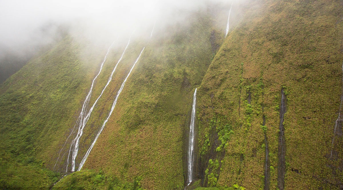 世界湿极一年335天都在下雨,却因为这个气象景观成为经典景点_哔哩