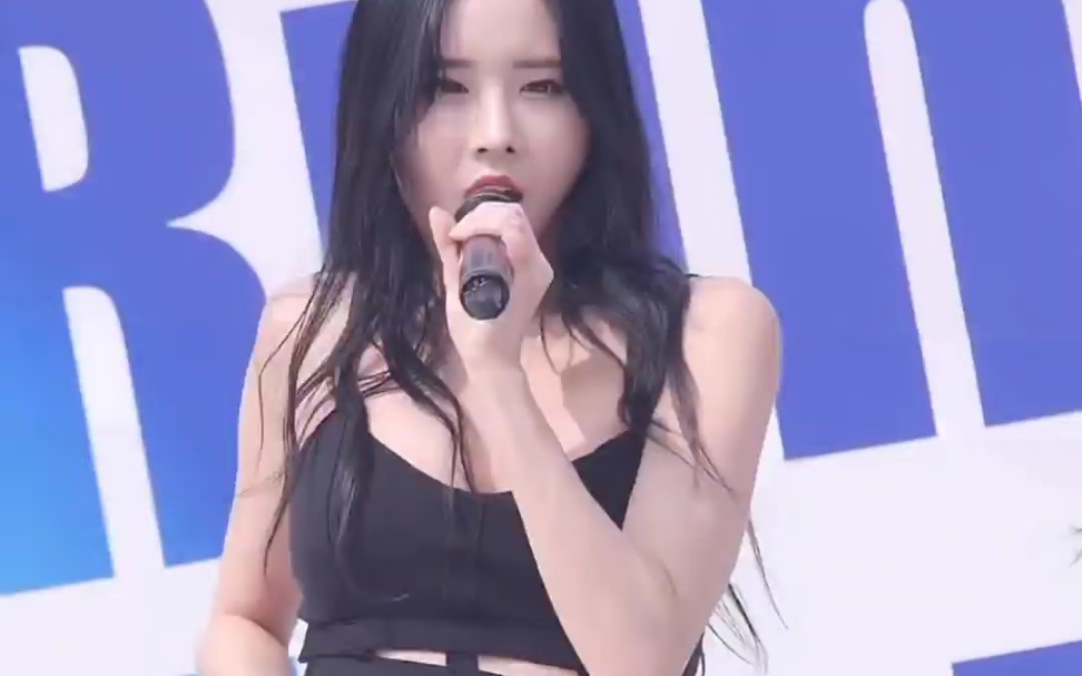 韩国女团热舞皮裤大白腿