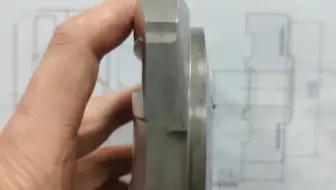 和朋友们请教一下，这是哪里的问题造成数据失真？