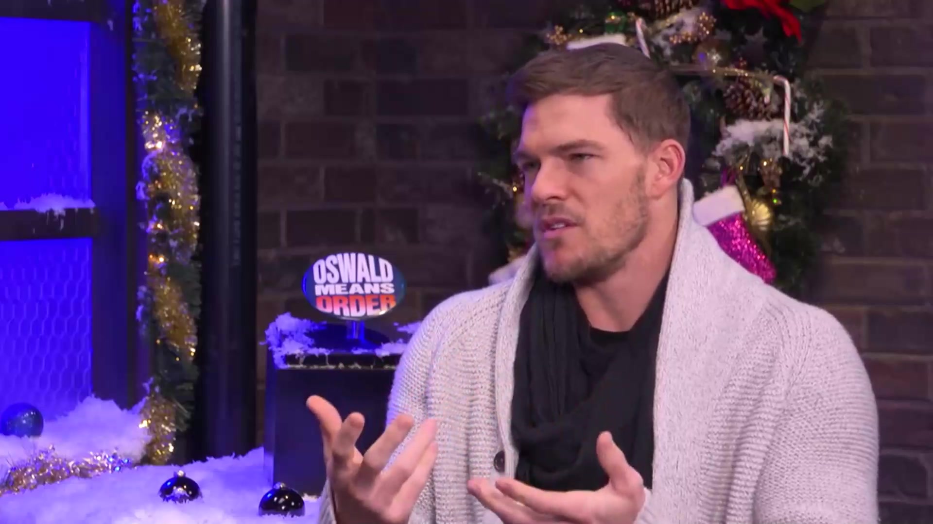 dcdaily采访泰坦战鹰饰演者alanritchson