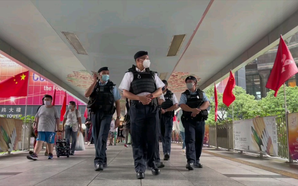 [图]港警高姿態巡邏確保國慶日安全