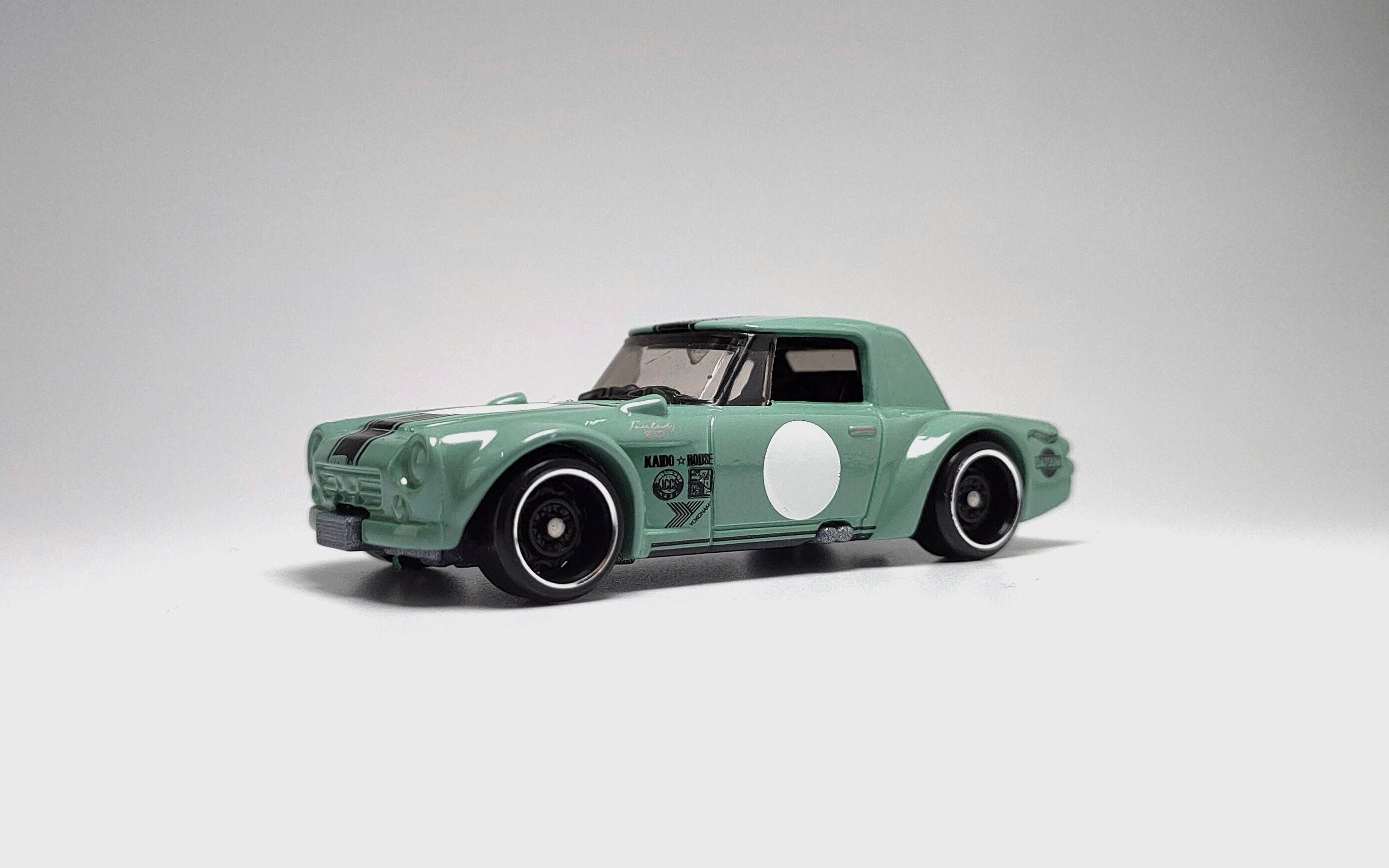 一分钟玩具开盒-优雅 风火轮普卡尼桑fairlady 2000开盒把玩评测