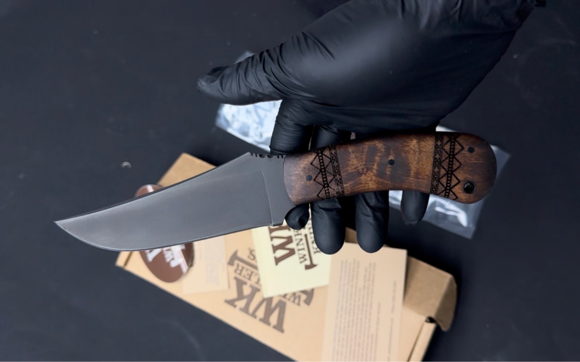 温克勒 实木雕刻花纹小直 80crv2钢 手工皮鞘