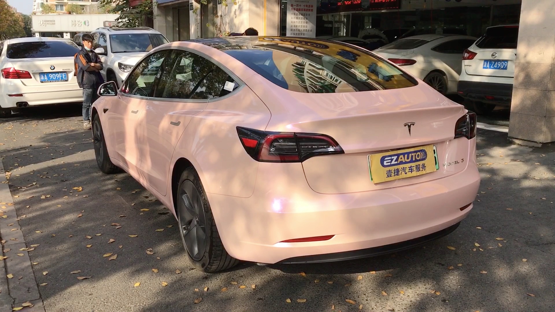 特斯拉model3漆面胭脂粉改色贴膜小姐姐最爱的车漆颜色
