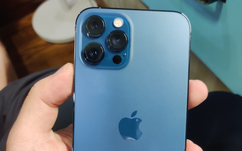 草率的開箱iphone12promax海藍色開箱