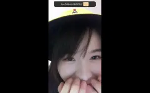 Download Video: 【柏欣妤】当小偶像直播时收到9999票被全口袋飘屏通告时