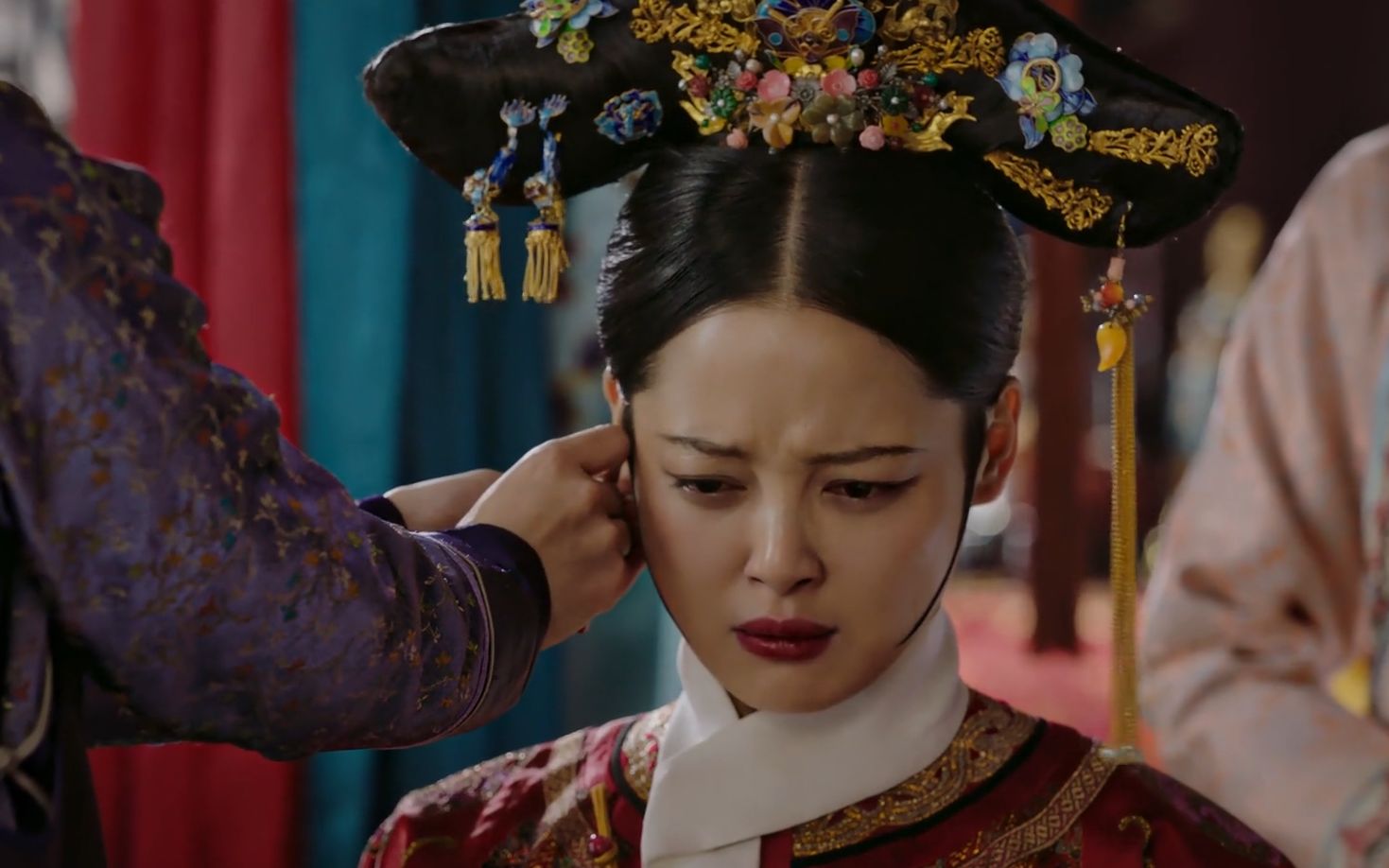 如懿传48:金玉妍遭容佩带耳坠,如懿杀鸡儆猴,小嘉疼也不敢作声