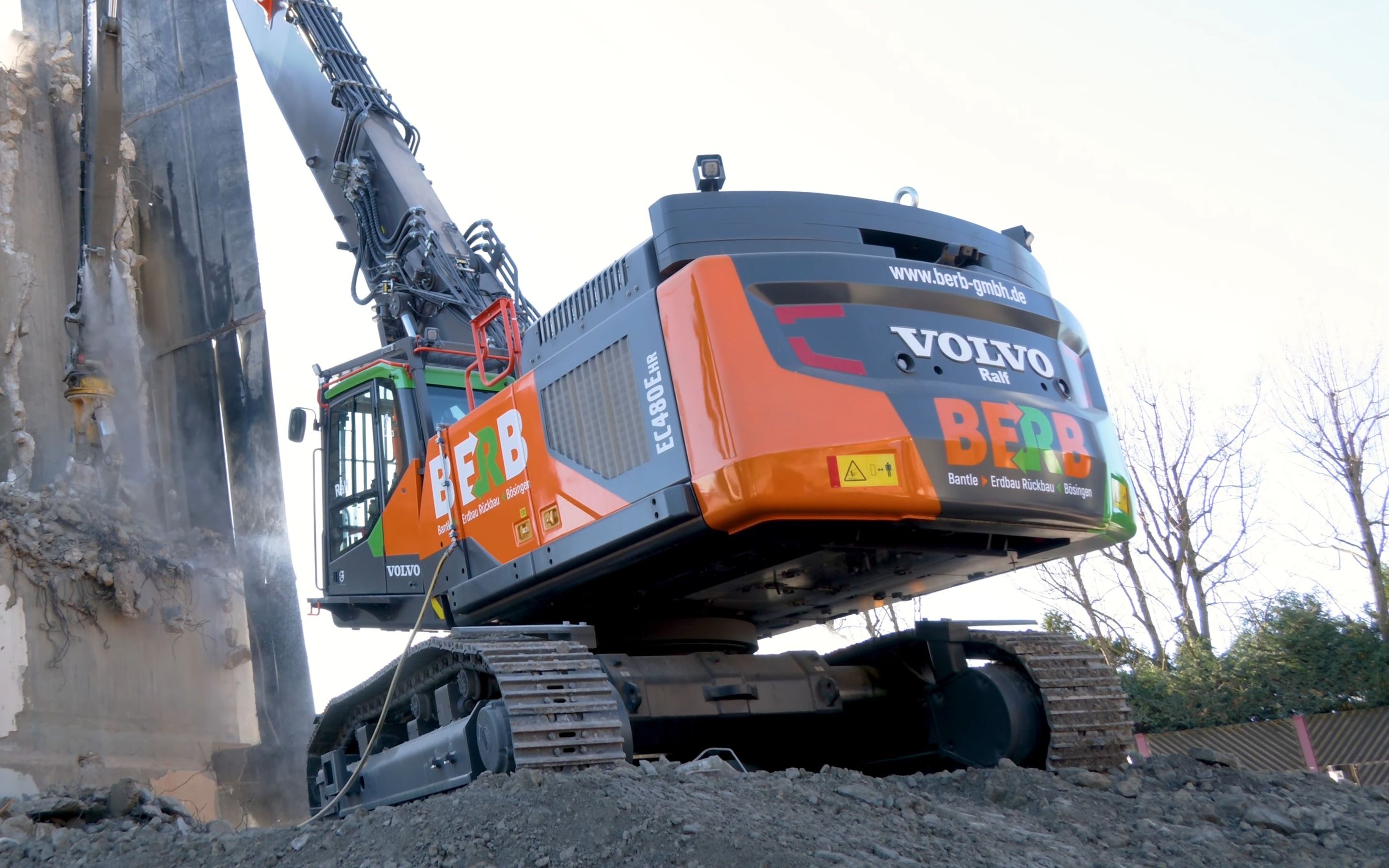 沃尔沃ec480ehr长臂挖掘机拆除建筑4k