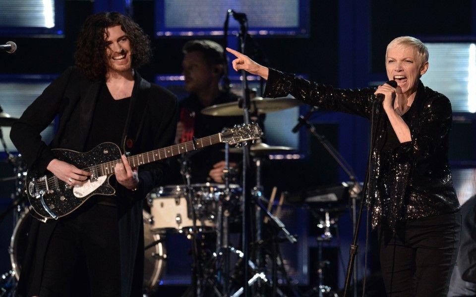 [图]Hozier & Annie Lennox - Take Me to Church & I Put a Spell on U Live Grammys 2015